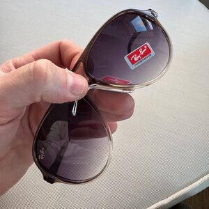Brand new Ray Ban aviators in case with cleaning cloth. New with tags